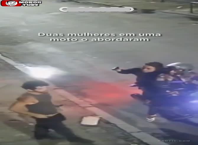 Video :A guy forbids two ladies from stealing him!